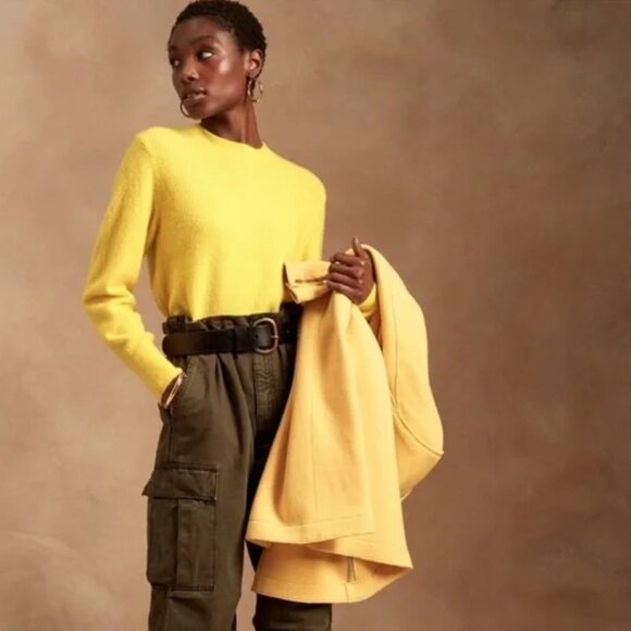 Banana Republic Sweaters - Banana Republic vibrant yellow wool blend crew neck long sleeve sweater Sz: M